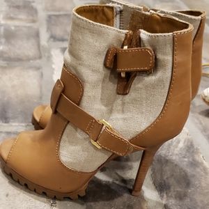 Tory  Burch  bootie heel